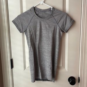 Lululemon Swiftly Tech Shirt Size 4